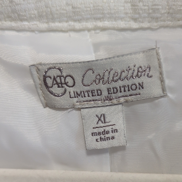 Chic White Jacket with Black Bow Accents - Picture 5 of 11